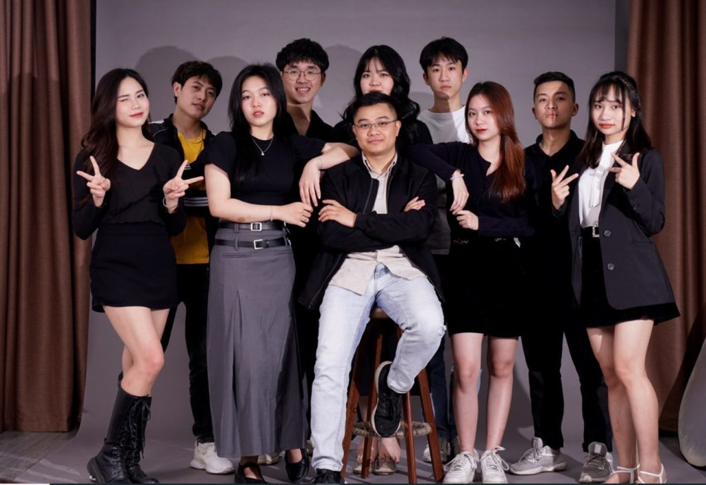 Chụp ảnh theo sơ đồ tổ chức nhân sự là concept chụp ảnh phổ biến nhất cho doanh nghiệp vào cuối năm